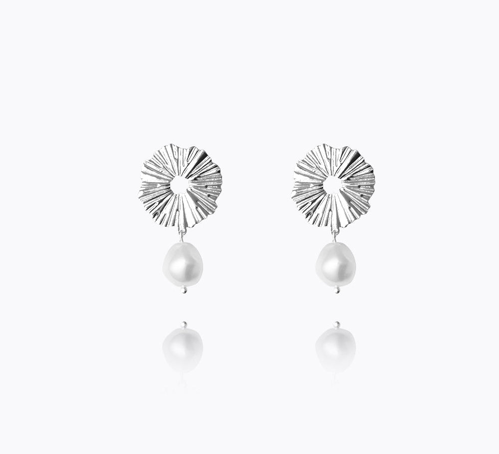 Caroline Svedbom - Vassia Pearl Earrings Pearl Rhodium